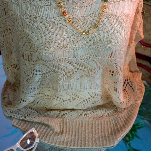 VERTIGO BLOUSE ,COLOR BEIGE ,SIXE XL (PREOWNED) - Picture 8 of 8